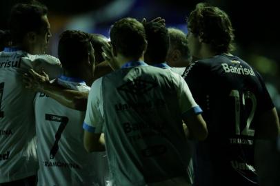  PASSO FUNDO,RS, BRASIL, 18-2015 - Campeonato Gaúcho 2015 - 6º Rodada, Passo Fundo x Grêmio no estádio Vermelhão da Serra, em Passo Fundo.(Foto: BRUNO ALENCASTRO/Agência RBS)Jogador Erazo abre o placar do jogo, Grêmio 1x 0 Passo Fundo