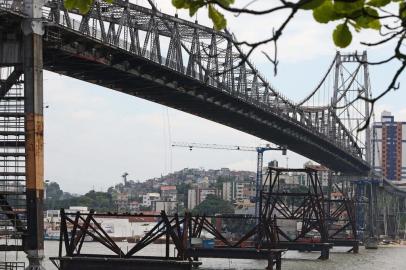  Florianópolis, SC, Brasil, 26/11/2014.Obras de recuperação da ponte Hercílio Luz estão paradas mais uma vez.