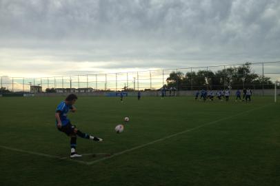 Galhardo cobra faltas no treino do Grêmio