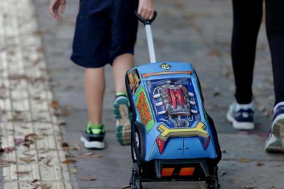  PORTO ALEGRE, RS, BRASIL, 23-02-2015 : Volta às aulas. Alunos retomam as atividades no Colégio Marista Rosário. (Foto: BRUNO ALENCASTRO/Agência RBS, Editoria Sua Vida)