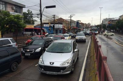 chuva, porto alegre, alagamentos, congestionamento, avenida assis brasil, rdgol