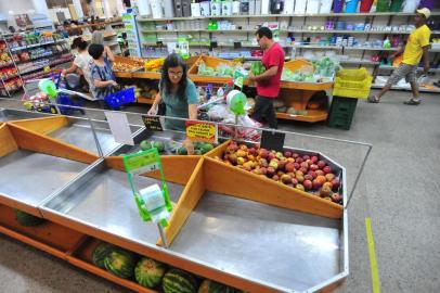  Protesto reúne cerca de 500 caminhoneiros e gera desabastecimento em postos de combustíveis e em supermercado em Júlio de Castilhos