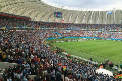  PORTO ALEGRE, RS, BRASIL, 25-06-2014 : Torcedores no jogo entre as seleções de Argentina e Nigéria, partida da Copa do Mundo em Porto Alegre, no estádio Beira Rio. Torcida argentina toma conta do estádio.(Foto: ANDRE FELTES /Agência RBS, Editoria Esporte)