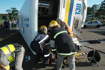 acidente - ônibus - erechim - rdgol - 27/02/2015