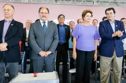  Na tentativa do Planalto de reverter a queda de popularidade de Dilma Rousseff (PT), a presidente participa na tarde desta sexta-feira da inauguração do parque eólico Geribatu, em Santa Vitória do Palmar, no Sul do Estado.