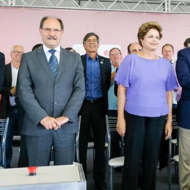  Na tentativa do Planalto de reverter a queda de popularidade de Dilma Rousseff (PT), a presidente participa na tarde desta sexta-feira da inauguração do parque eólico Geribatu, em Santa Vitória do Palmar, no Sul do Estado.