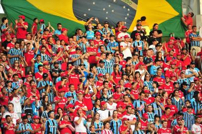  PORTO ALEGRE, RS, BRASIL, 01-03-2015 - Campeonato Gaúcho 2015 - 8ª Rodada,  Internacional x Grêmio no Estádio Beira-Rio.(Foto:Diego Vara/Agência RBS)Torcida mista