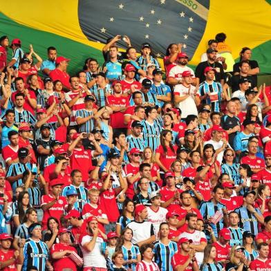  PORTO ALEGRE, RS, BRASIL, 01-03-2015 - Campeonato Gaúcho 2015 - 8ª Rodada,  Internacional x Grêmio no Estádio Beira-Rio.(Foto:Diego Vara/Agência RBS)Torcida mista