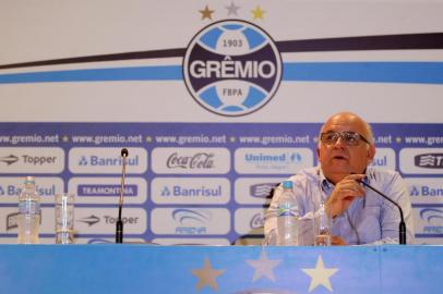  PORTO ALEGRE, RS, BRASIL, 18-10-2014 : Romildo Bolzan Jr. é o novo presidente do Grêmio. Apoiado por Fábio Koff, o candidato da situação teve 6.398 votos (71,4 %) e derrotou o oposicionista Homero Bellini Jr., que teve 2.557 votos (28,6%). (Foto: BRUNO ALENCASTRO/Agência RBS, Editoria Esportes)