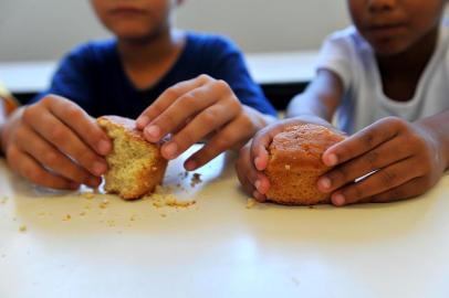 CAXIAS DO SUL, RS, BRASIL, 04/03/2015 - Greve das merendeiras afeta a merenda das crianças nas escolas. Escola Municipal de Ensino Fundamental Ruben Bento Alves(JONAS RAMOS/AGÊNCIA RBS)