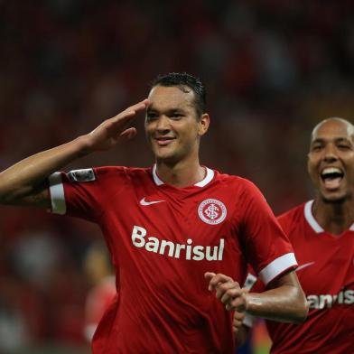  PORTO ALEGRE, RS, BRASIL, 04-03-2015 - Libertadores - 3ª Rodada, Internacional x Emelec no estádio Beira-rio.(Foto:Fernando Gomes/Agência RBS)Jogador Réver faz gol da virada, Inter 3x2 Emelec