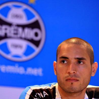  PORTO ALEGRE, RS , BRASIL , 03-03-2015 - Braian Rodríguez assina com Grêmio e será apresentado na terça na Arena (FOTO:FERNANDO GOMES/AGENCIA RBS )