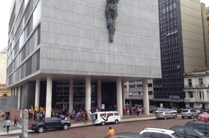 Rdgol - ato público mulheres campo e cidade em dia de jornada nacional de mobilização das mulheres, na Praça da Matriz, em Porto Alegre