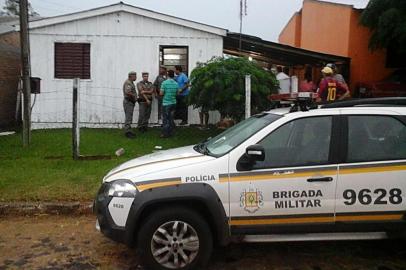  ROSÁRIO DO SUL,RS,BRASIL, 24/02/2015_No final da tarde de hoje (25), foi encontrada com um corte no pescoço a jovem Lini Kelen Dutra Fialho, 14 anos, dentro de sua residência na rua Fernando Chagas, bairro Artidor Ortiz.