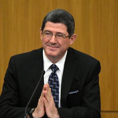  BRASILIA, DF, BRASIL, 05-01-2015: O novo ministro da Fazenda, Joaquim Levy, recebe o cargo do ministro interino da Fazenda, Paulo Caffarelli, em cerimônia de posse no auditório do Banco Central. (Foto: Wilson Dias/ Agência Brasil, Divulgação, NOTÍCIAS)