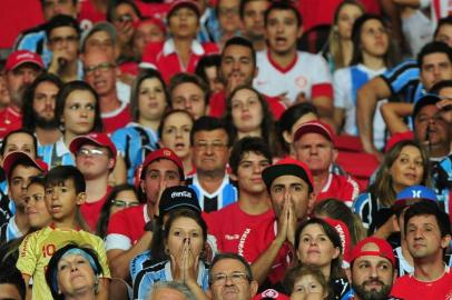  PORTO ALEGRE, RS, BRASIL, 01-03-2015 - Campeonato Gaúcho 2015 - 8ª Rodada,  Internacional x Grêmio no Estádio Beira-Rio.(Foto:Diego Vara/Agência RBS)Torcida mista