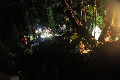  JOINVILLE,SC,BRASIL,14-03-2015.Acidente na SErra dona Francisca.(Foto:Salmo Duarte/Agência RBS,Geral)