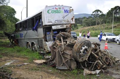  JOINVILLE, SC, BRASIL, 16-03-2015: Ônibus que sofreu o acidente está no pátio da Polícia Rodoviaria Estadual em Campo Alegre. (Foto: Leo Munhoz/ Agência RBS)