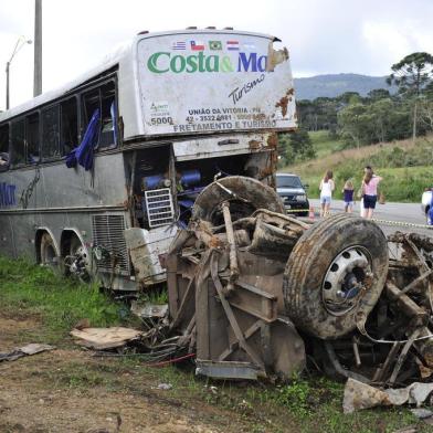  JOINVILLE, SC, BRASIL, 16-03-2015: Ônibus que sofreu o acidente está no pátio da Polícia Rodoviaria Estadual em Campo Alegre. (Foto: Leo Munhoz/ Agência RBS)