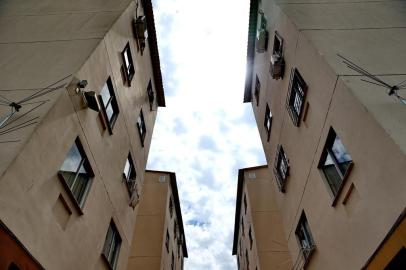  

SAPUCAIA DO SUL-RS-BRASIL- 26/02/2015-  Minha Casa Minha Vida, Programa do Governo Federal. Condomínio Altos da Theodomiro em Sapucaia do Sul, com problemas na construção dos blocos. FOTO FERNANDO GOMES/ ZERO HORA.