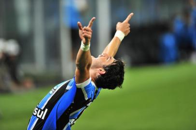  PORTO ALEGRE, RS, BRASIL - 22-03-2015 - Grêmio x Lajeadense se enfrentam na Arena do Grêmio. Jogador Giuliano(FOTOS: TADEU VILANI/AGÊNCIA RBS)