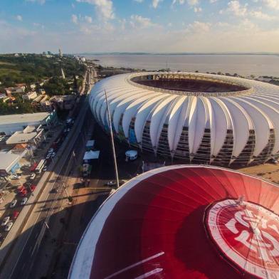  *OBS CDI: imagem feita com uso de drone.PORTO ALEGRE, RS, BRASIL, 11/06/2014: Fotos aéreas do Estádio Beira-Rio/Gigantinho e da liberação da Avenida Padre Cacique. (Omar Freitas/Agência RBS, Esportes)