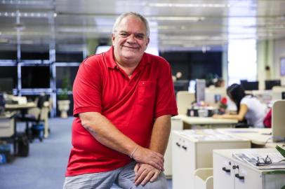  PORTO ALEGRE, RS, BRASIL, 27/03/2015 : Ator Zé Victor Castiel, vai ter uma coluna sobre o inter no Diário Gaúcho. (Omar Freitas/Agência RBS)Indexador: Omar Freitas