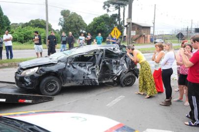  CAXIAS DO SUL, RS, BRASIL  (28/03/2015) Acidente de Trânsito 2015. Colisão entre Gol (de Lajeado) e Fox, na estrada Federal BR 116, encruzilhada de Ana Rech. (Roni Rigon/Pioneiro)