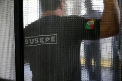  Porto Alegre, RS. Agente penitenciário da Susepe fazendo denúncias. Não pode ser identificado. Foto Júlio Cordeiro, Ag RBS. 23/03/2015.