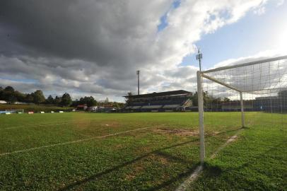  Movimentação no Estádio Cristo Rei, em São Leopoldo, ainda não é intensa, para o jogo entre Aimoré e Riograndense, pela Divisão de Acesso.