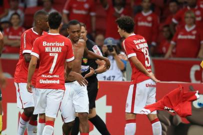  PORTO ALEGRE, RS, BRASIL - 01-04-2015 - Campeonato Gaúcho - 6ª Rodada - Internacional x Ypiranga no estádio Beira-Rio.(FOTO:FERNANDO GOMES/AGÊNCIA)Jogador Fabrício é expulso por fazer gesto obsceno em campo.