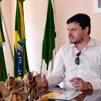 O Ministério Público (MP) de Bom Jesus conclui inquérito civil sobre possível caso de nepotismo na administração municipal. Isto porque dos oito cargos do secretariado do prefeito Frederico Arcari Becker, do Partido Progressista (PP), três são ocupados por parentes.