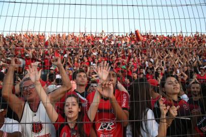  A torcida Xavante deu um espetáculo na tarde de hoje antes e durante o primeiro jogo das finais do Campeonato brasileiro da Série C. Na manhã deste domingo os ingressos já estvam esgotados e a torcida recepcionou o ônibus com o time ao chegar no estádio.