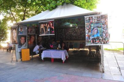  SANTA MARIA , RS , BARSIL , 14/03/2014Tenda da vigília da Baote Kiss na Praça Saldanha Marinho em Santa Maria.FOTO JEAN PIMENTEL / AGÊNCIA RBS , GERAL