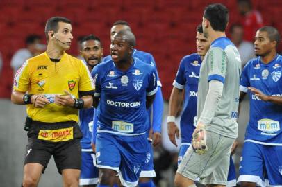 LANCEPRESS! - (Brazil Out) - Porto Alegre, RS - 08.04.2015 - Foto de Ricardo Rímoli/Lancepress! - CAMPEONATO GAÚCHO - Internacional x Cruzeiro - Local: Estádio Beira Rio. Árbitro Diego Real - NF: 