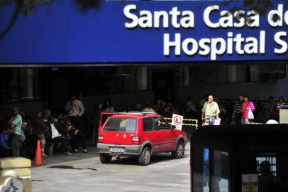  PORTO ALEGRE, RS, BRASIL, 17-09-2014:Espera em sala de emergência no hospital Santa Casa.(LAURO ALVES/AgênciaRBS).