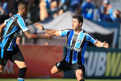  CAXIAS DO SUL, RS, BRASIL - 12-04-2015 - Gauchão - Semifinal - Juventude x Grêmio no estádio Alfredo Jaconi, em Caxias.(FOTO:FERNANDO GOMES/AGÊNCIA)Jogador Giuliano abre o placar, Juventude 0x1 Grêmio