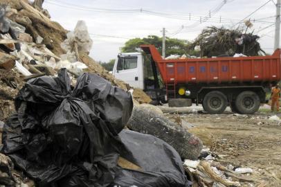 O projeto Bota-fora, promovido pelo Departamento Municipal de Limpeza Urbana (DMLU), atendeu durante o mês de março 23 comunidades da Capital, totalizando 440,72 toneladas de resíduos recolhidos. A ação pretende promover o descarte correto de resíduos que não são recolhidos na coleta diária.