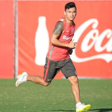  PORTO ALEGRE ,RS , BRASIL , 16-03-2015 - Treino do Inter no CT Parque Gigante.(FOTO:Ricardo Duarte/Agência)Jogador Aránguiz