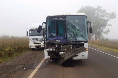 Ônibus com pacientes de Rosário do Sul se envolve em acidente na BR-290, RDGOL