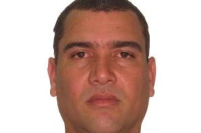 Taxista Luciano Juceli da Silva jaime, 42 anos, desapareceu no dia 13 de abril na Zona Leste de Porto Alegre. Teria feito corrida para o Beco dos Cafunchos. Táxi encontrado no Parque Saint Hilaire. 