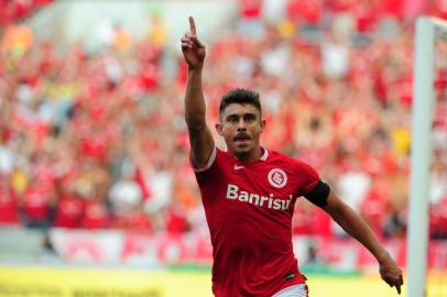  PORTO ALEGRE, RS, BRASIL - 19-04-2015 - Inter x Brasil-Pel jogam no Beira Rio. Partida válida para definir o segundo finalista do Gauchão. Comemoração do gol do Inter (FOTO: LAURO ALVES/AGÊNCIA RBS)