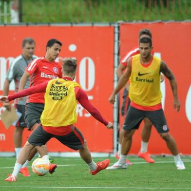  Porto Alegre  20/04/2015  treino do inter , trabalho com bola , preparação para o jogo pela librertadores  / CREDITO / LUIZ ARMANDO VAZ / DIARIO GAUCHO .