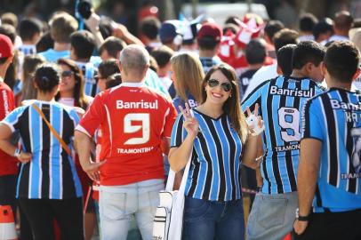  PORTO ALEGRE, RS, BRASIL, 26-04-2015 : Gre-Nal de número 405, primeira partida da final do Campeonato Gaúcho 2015, entre Grêmio e Internacional, na Arena.Torcida Mista.(Foto: CARLOS MACEDO/Agência RBS, Editoria Esportes)