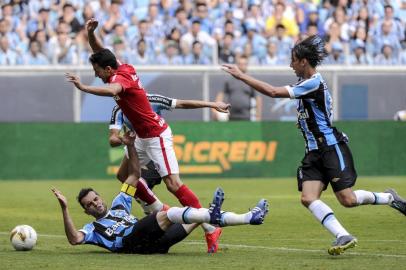  PORTO ALEGRE, RS, BRASIL, 26-04-2015 : Gre-Nal de número 405, primeira partida da final do Campeonato Gaúcho 2015, entre Grêmio e Internacional, na Arena.  (Foto: Mateus Bruxel/Agência RBS, Editoria Esportes)Indexador: DIEGO VARA