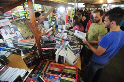  SANTA MARIA , RS , BRASIL , 26/04/201542ª Feira do Livro de Santa Maria.  FOTO JEAN PIMENTEL / AGÊNCIA RBS, GERAL