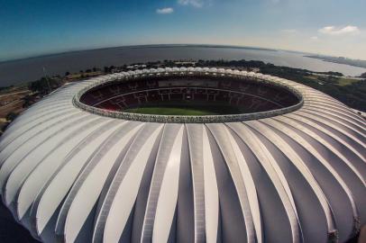  *OBS CDI: imagem feita com uso de drone.PORTO ALEGRE, RS, BRASIL, 27/05/2014: Entorno e Estruturas temporárias do Beira-Rio. Asfaltamento do viaduto Pinheiro Borda. Imagens Aéreas do estádio Beira-io (Omar Freitas/Agência RBS, Esportes)