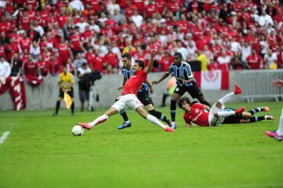  PORTO ALEGRE, RS, BRASIL - 03-05-2015 - Inter x Grêmio jogam no estádio Beira Rio o clássico Gre-Nal de número 406 vale o título do Gauchão.(FOTO: MARCELO OLIVEIRA/AGÊNCIA RBS)Jogador Nilmar abre o placar da partida, Inter 1x0 Grêmio.