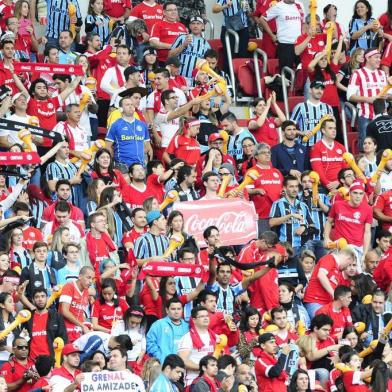  PORTO ALEGRE, RS, BRASIL - 03-05-2015 - Inter x Grêmio jogam no estádio Beira Rio o clássico Gre-Nal de número 406 vale o título do Gauchão.(FOTO: RONALDO BERNARDI/AGÊNCIA RBS)