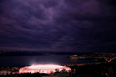  PORTO ALEGRE, RS, BRASIL, 03-05-2015- Clima nublado em porto Alegre. Vista do morro santa Teresa. Beira-Rio em festa.